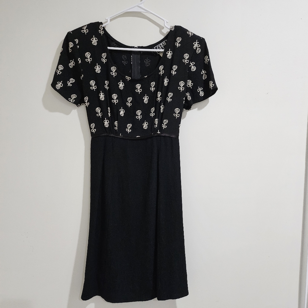 Vintage 90s Black Short-Sleeve Shoulder Pad Baby Doll Dress Floral Print Size 9